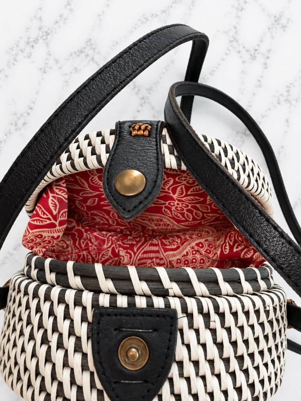 Round Black White Rattan Woven Crossbody Bag Boho Purse - Picture 3 of 3